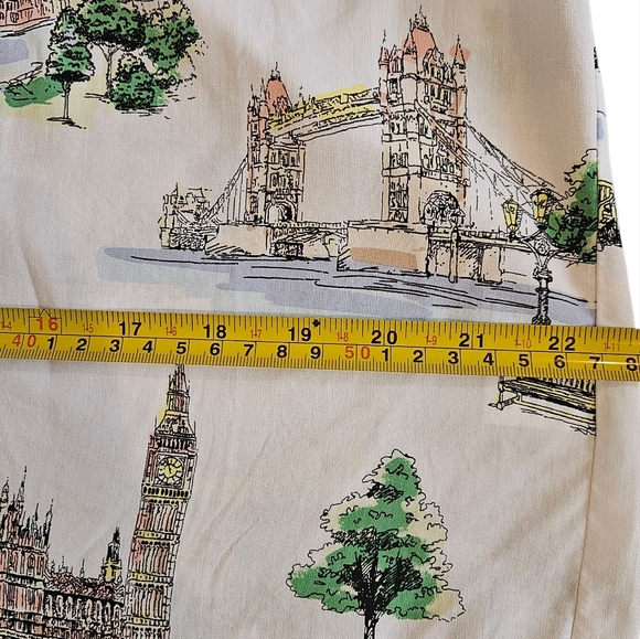 NWT - London Landmarks Toile Graphic Button Down Shirt - Small - Picture 8 of 11
